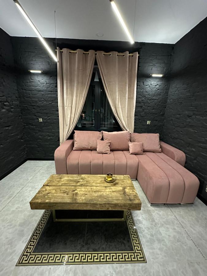 Darkhouse Versace Pink Łódź Exterior foto